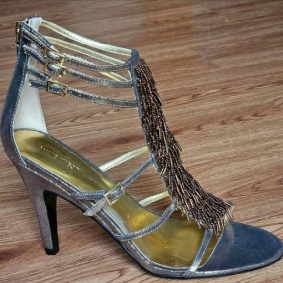 📌NINE WEST BARCLAY BEADED FRINGE STRAPPY METALLIC SANDALS WOMEN'S SIZE US 10 - Picture 2 of 7